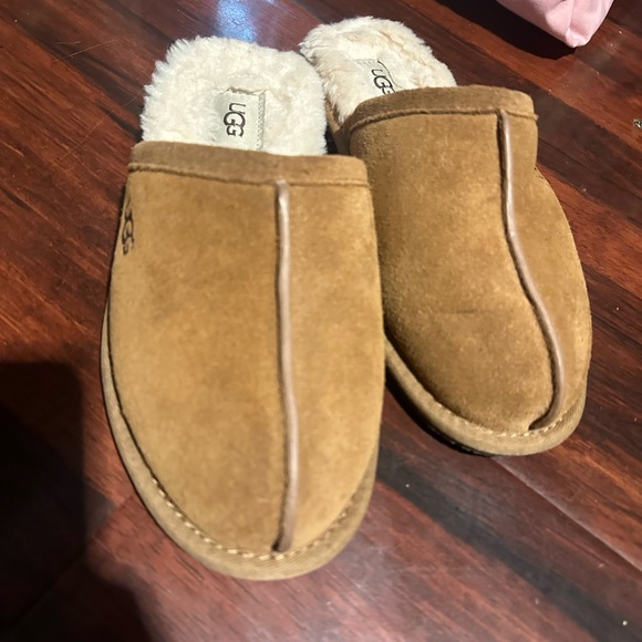 UGG SLIPPERS - Picture 3 of 4